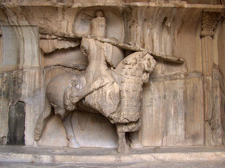 پیکر سنگی خسرو پرویز سوار بر اسب