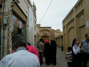 درهای بسته خانه عامریها